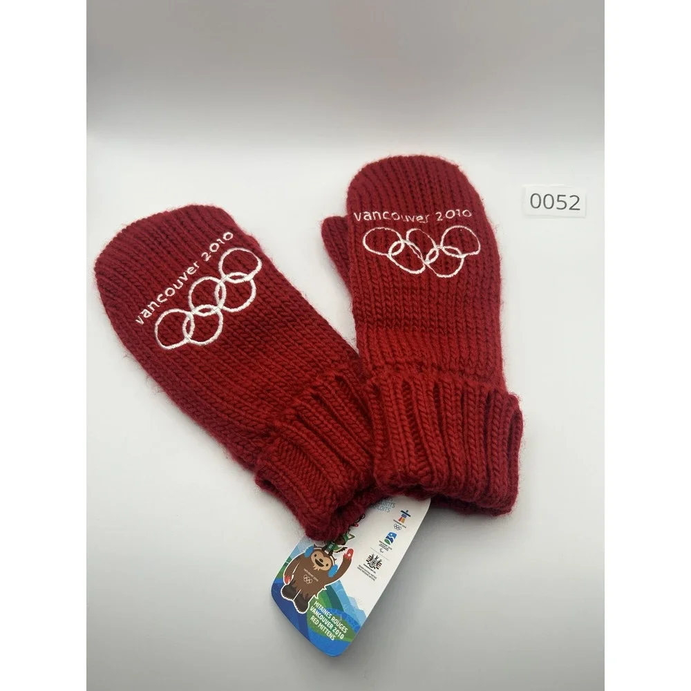 Vancouver 2010 Olympic Red Mittens NWT Canada Maple Leaf Winter Games